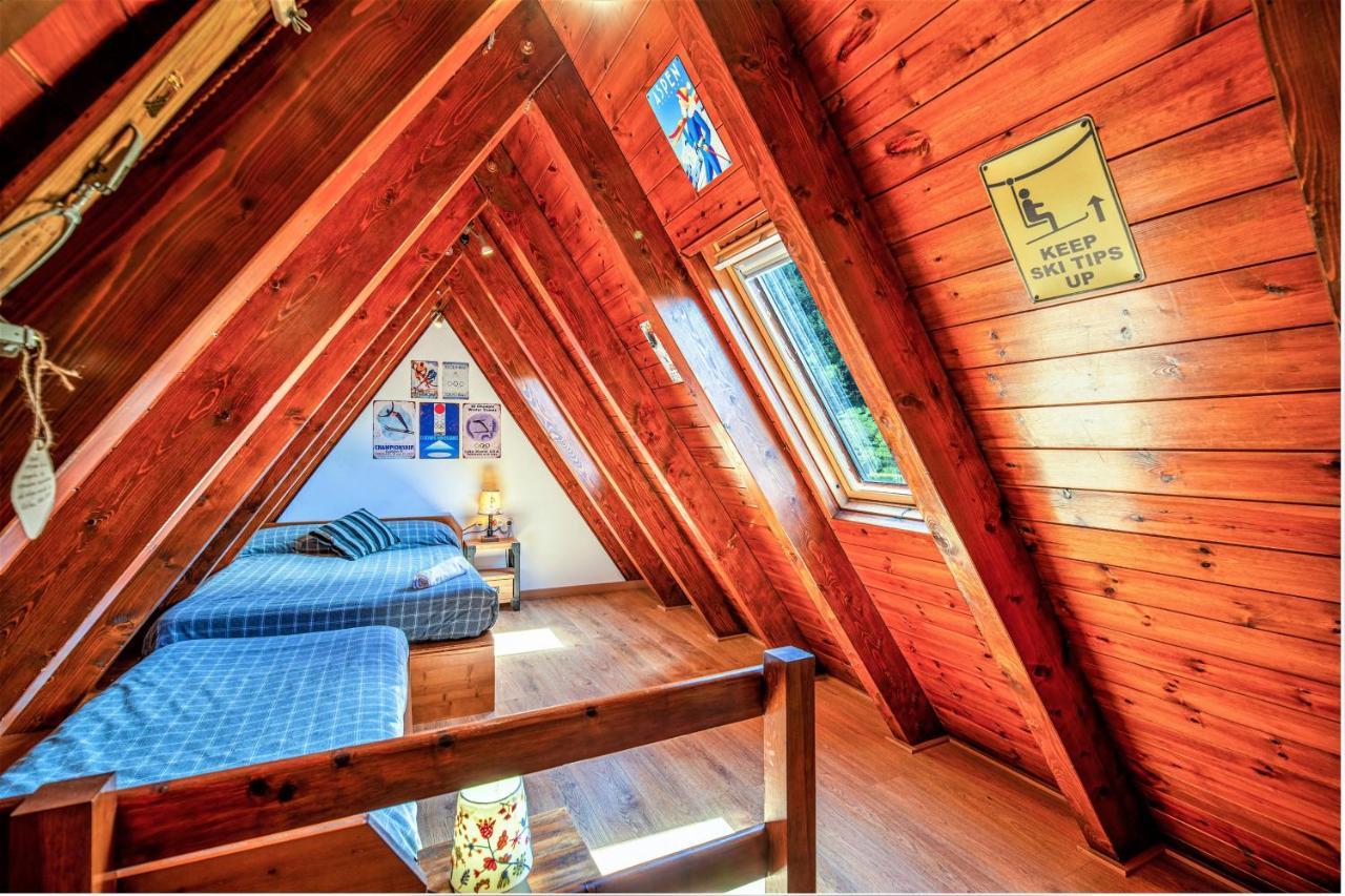 Apartamentos Aran Montcorbau Luaran gambar